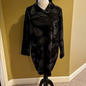 Black and gray Chalet Tunic